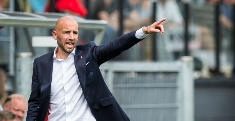 Van der Gaag voorziet zware reeks: 'De toekomst van deze club staat op het spel'