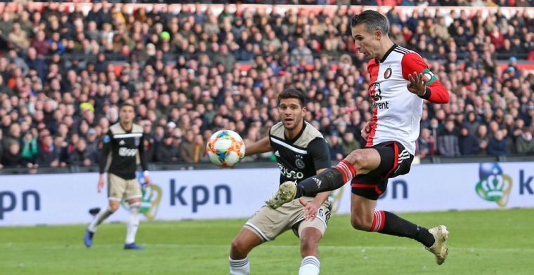 Ajax streeft Feyenoord voorbij en neemt cheque van 1,5 miljoen euro in ontvangst