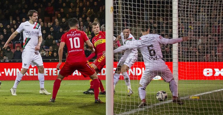 FC Twente speelt niet, maar beleeft gouden vrijdag: knotsgekke 4-4 in Deventer