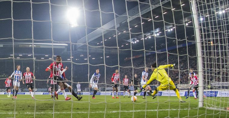 Pierie verdedigt met handen op de rug bij PSV-goal: 'What the f*ck doet hij nou?'