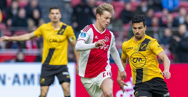 Lachende De Jong mijdt morsend PSV op tv: Dat levert ongeluk op