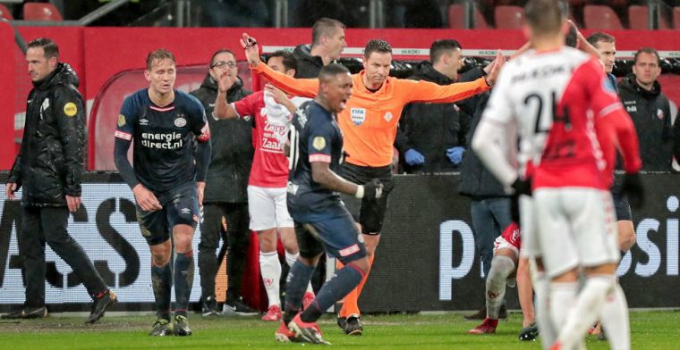 KNVB wisselt scheidsrechter voor Feyenoord - Emmen: Van Boekel niet in actie