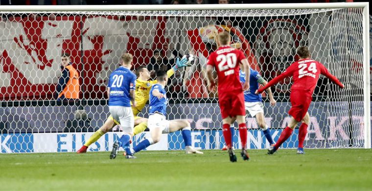 Ploeterend FC Twente wint weer, vijfklapper Sparta, hoofdrol arbitrage in Nijmegen