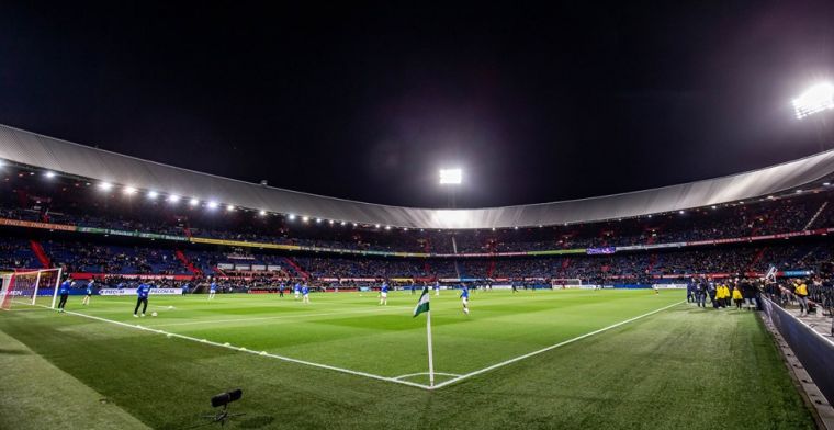 Feyenoord-fans hangen spandoeken op bij De Kuip: 'Operatie grote schoonmaak'