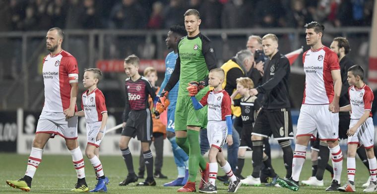 Ajax-spandoek tegen 'kakkerlak' Scherpen: 'Wat een gênante vertoning, schaam je'