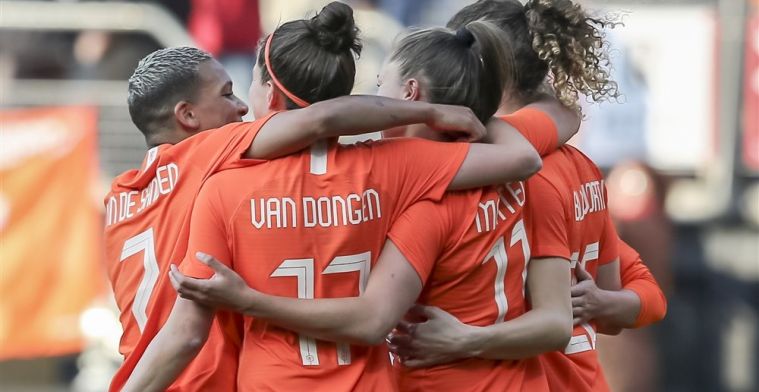 Oranje Leeuwinnen vernederen WK-deelnemer Chili, bijzondere mijlpaal Miedema