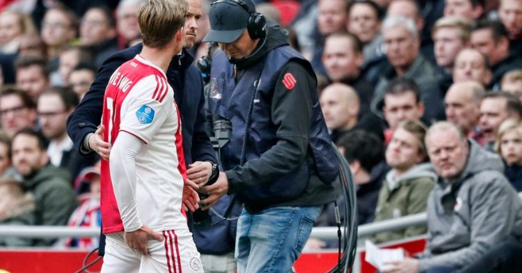 AD: De Jong stapt met Ajax op vliegtuig, goede hoop op meespelen tegen Juventus
