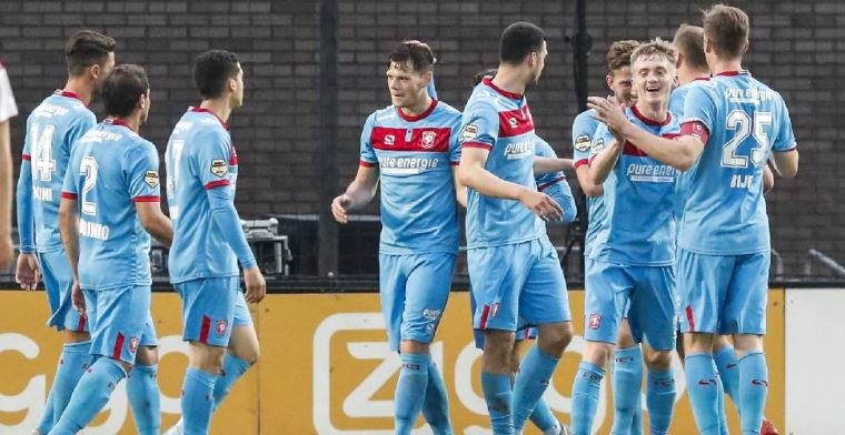 FC Twente wint inhaalduel en vertrekt met ruime overwinning uit Amsterdam