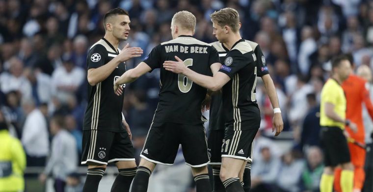 Engelse kranten prijzen Ajax: 'De Ligt wordt een van 's werelds beste spelers'