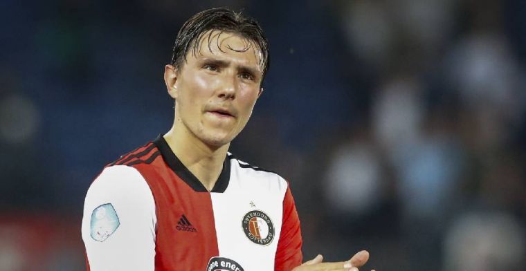 Feyenoord zeer ongelukkig met paal en lat; PSV breekt slotfase-record Ajax ruim