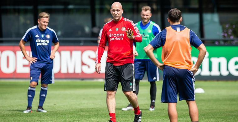 Stam bespreekt Feyenoord-geruchten: 'Niet bij ons bekend, Narsingh interessant'