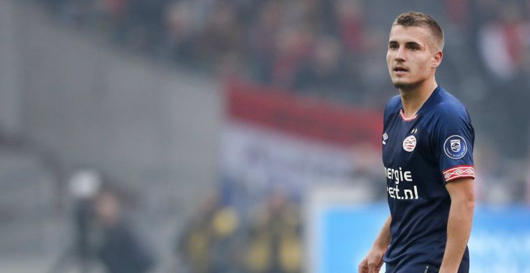 'PSV gaat nieuw contract uitdelen en zoekt naar versterking op twee posities'