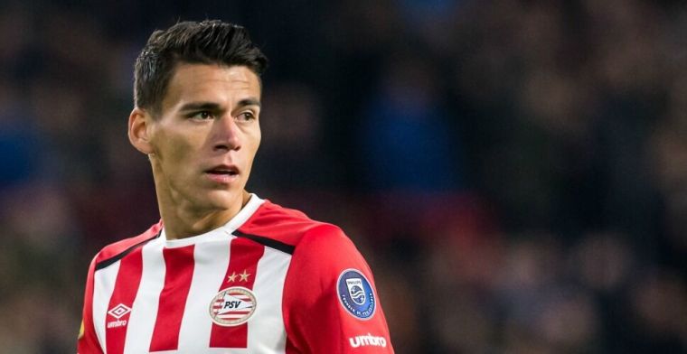Oud-PSV'er en -AZ'er Moreno duikt op in de zandbak en mag Sneijder begroeten