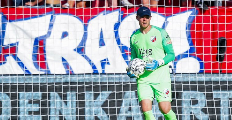 'Van den Brom grijpt hard in: FC Utrecht-doelman Jensen krijgt vrije dagen'