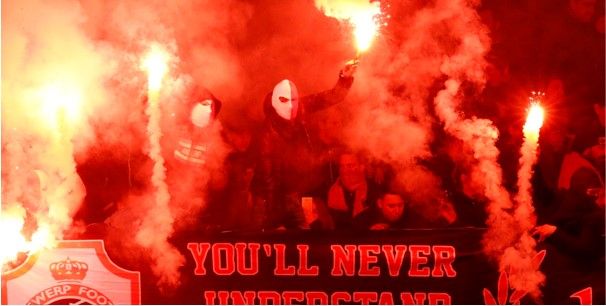 Antwerp-fans dringen Grolsch Veste binnen: 'Heb me verstopt in de catacomben'