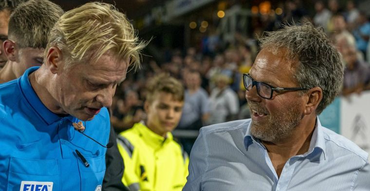Blom keurt 3 (!) goals van Mühren af, rood voor trainer De Jong: 'Niet gescholden'