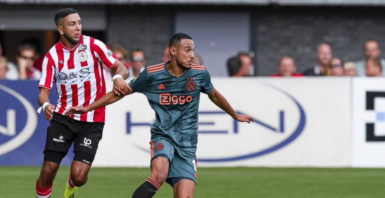 Ajax 'voorzichtig optimistisch' over blessure Mazraoui: 'Was knie-op-knie-contact'