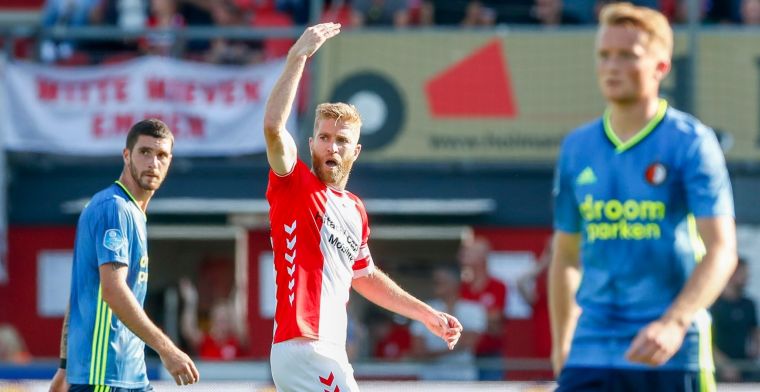 'Gênante vertoning' van Feyenoord baart zorgen: Niemand in het veld staat op