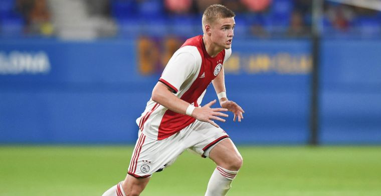 Taylor lovend over 'mentor' bij Ajax: 'Helpt me altijd, vooral op voetbalgebied'