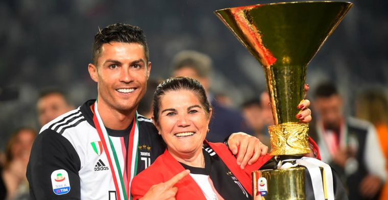 Moeder Ronaldo over 'voetbalmaffia': 'Maar ja, hij komt nu eenmaal van Madeira...'