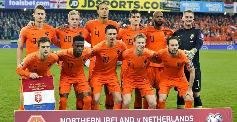 Spelersrapport: Oranje worstelt in Belfast, De Jong onttrekt zich aan matig spel