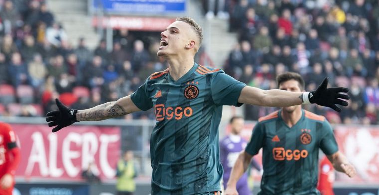 Debutant Lang grijpt hoofdrol: Ajax komt dramatische start te boven bij Twente