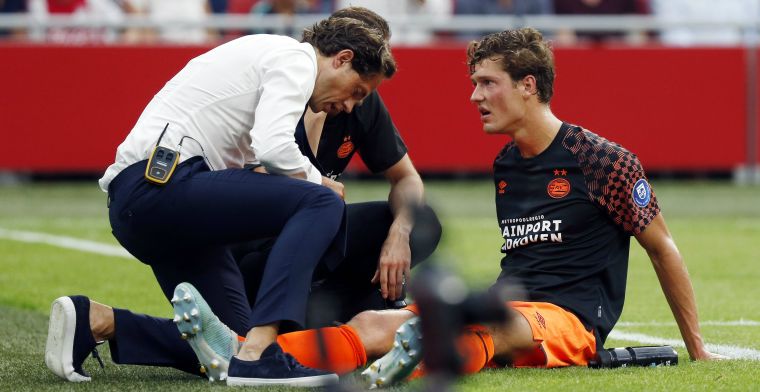 Zware knieblessure tijdens Ajax - PSV: 'Moet ontzettend veel geduld hebben'