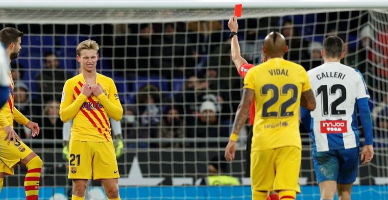 FC Barcelona raakt voorsprong op Real Madrid kwijt na eerste rode kaart De Jong
