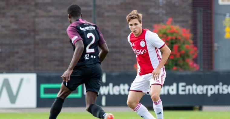 Ajax-reserve Eiting overweegt vertrek: 'Hij moet op hoger niveau spelen'