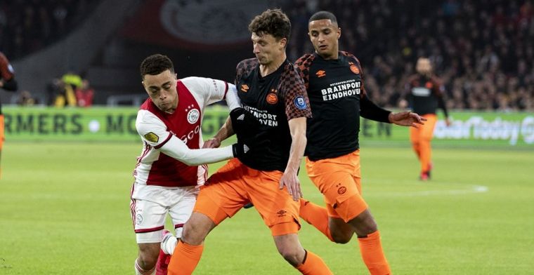 Ten Hag schuift verdediger mogelijk naar Ajax-aanval: Speel ik daar gewoon