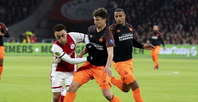 Geruchten rond transfersom voor Ajax-speler Dest: 'Gaf Bayern geen commentaar op'