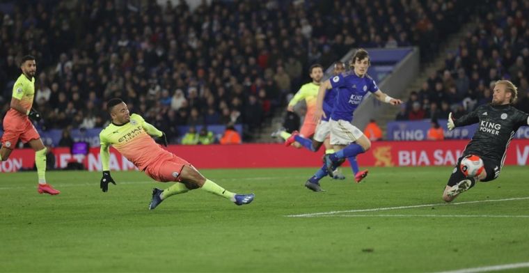 Manchester City wint slag om plek 2, ondanks misser en pijnlijke wissel Agüero
