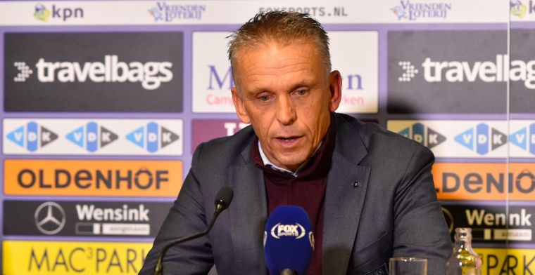 Vitesse-trainer Sturing laakt eigen elftal: 'De ploeg oogt vaak labiel'