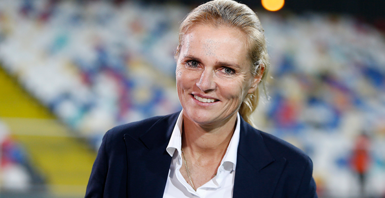Wiegman als eerste vrouwelijke coach in Eredivisie: 'Zou zeker een gesprek voeren'