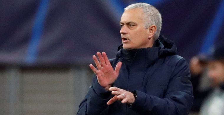 Mourinho wordt betrapt en biedt excuses aan: 'Ik accepteer dat dit niet kan'