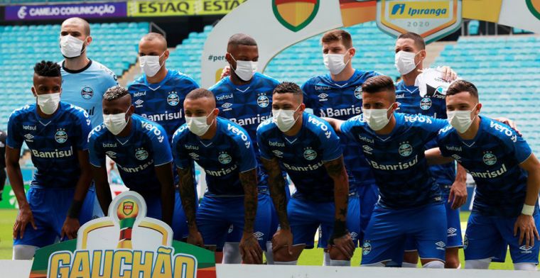 Suggestie van viroloog: 'Mondmaskers dragen bij het voetbal een mogelijke piste'