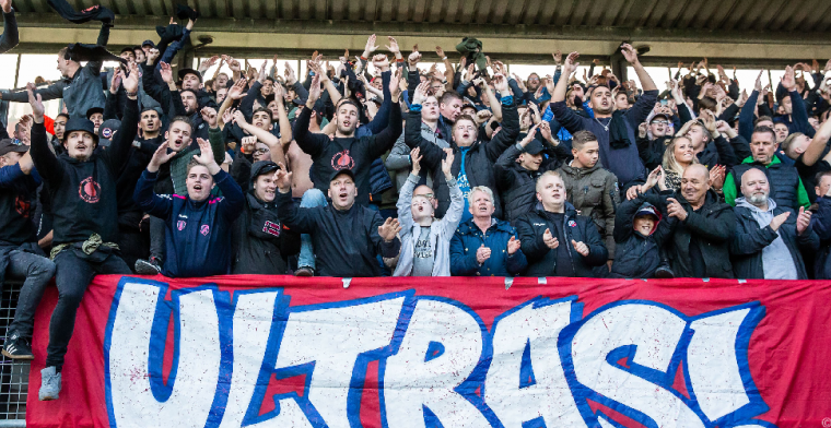 Supporters FC Utrecht zijn niet blij en hangen spandoek op bij KNVB