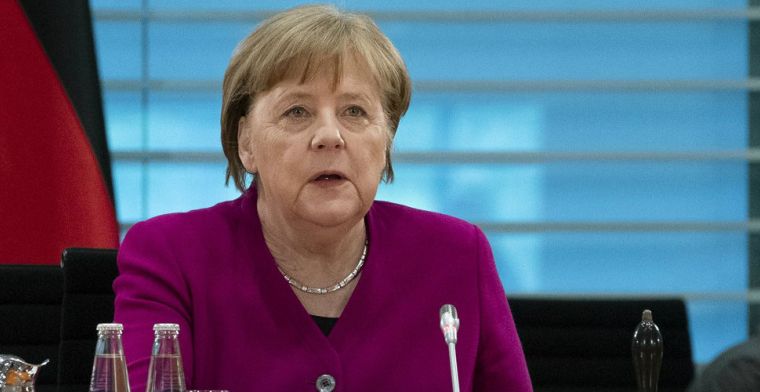'Merkel stelt beslissing uit: Bundesliga in elk geval niet op 9 mei hervat'
