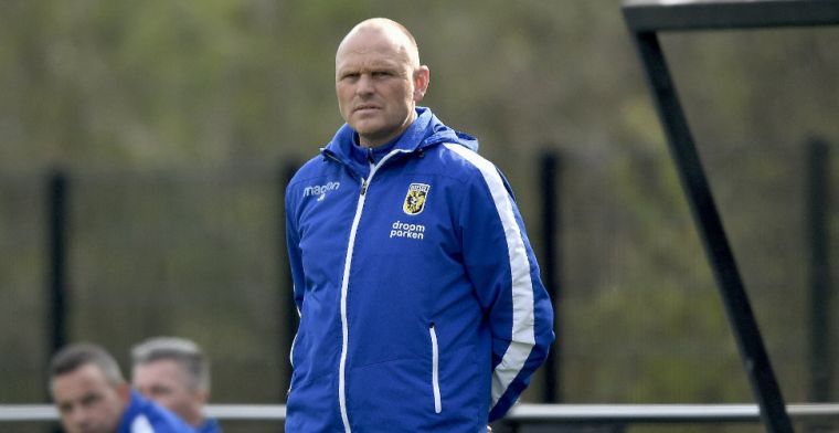 Vitesse strikt 'zeer waardevolle trainer' voor twee jaar: assistent van Letsch