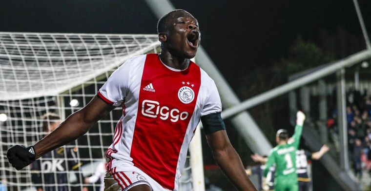 'Ajax nog niet in gesprek: mogelijke onderhandelingen door Raiola gevoerd'