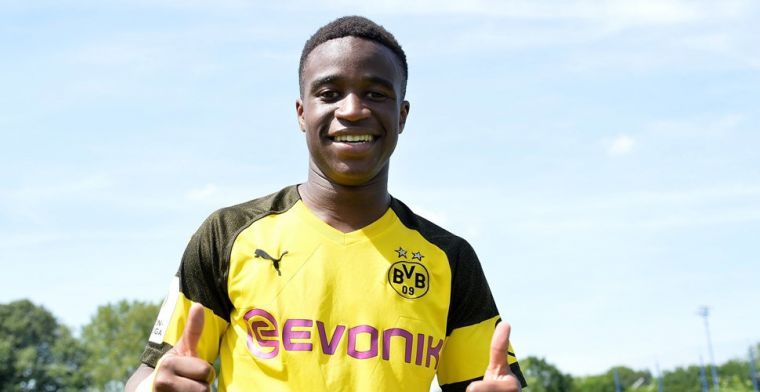 Dortmund haalt 15-jarige Moukoko bij selectie: 'In november mag hij debuteren'