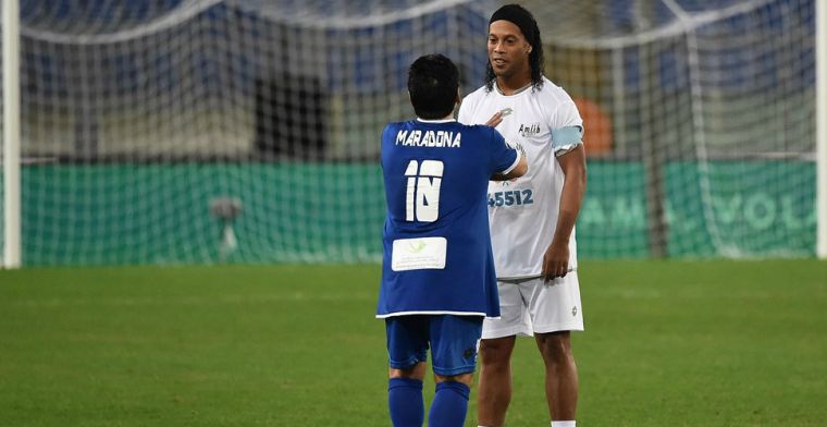 Maradona wil ex-bajesklant Ronaldinho aan zijn team toevoegen