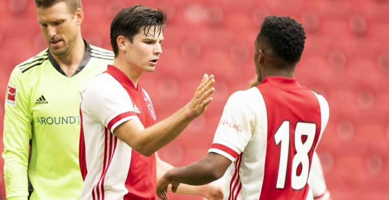 Piepjong Ajax blijft ongeslagen in laatste oefenwedstrijd van voorbereiding