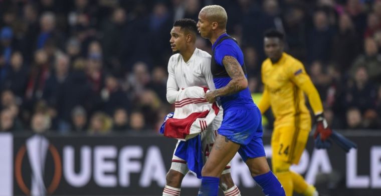 'Irritante' Deyverson krijgt Ajax-shirt niet mee: 'Niet respectvol naar fans'