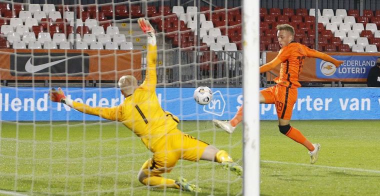 Lang leest bericht Ajax-ploeggenoot Huntelaar voor: 'Snorretje kan echt niet, gap'
