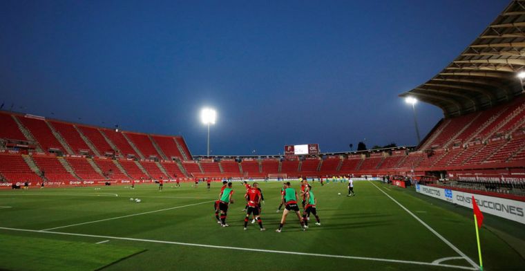 Bizar: vandalen betreden Mallorca-stadion en vernielen met busje het speelveld