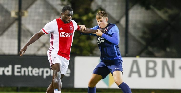 Jong Ajax-spits Brobbey niet blij met kritiek op schwalbe: 'Dat slaat nergens op'