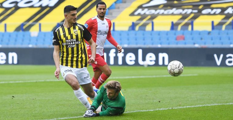 Vitesse speelt één uur lang met zijn tienen, maar meldt zich weer naast Ajax