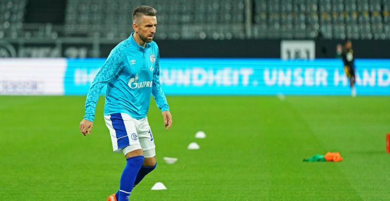 Zwalkend Schalke 04 slaat spijkers met koppen en stuurt drietal weg