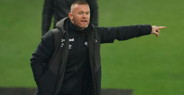 Rooney en Kazim-Richards niet te spreken over Millwall-fans: 'Absolute schande'